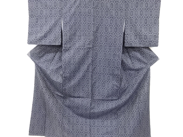 リサイクル　亀甲模様織り出し西陣伝承紬着物